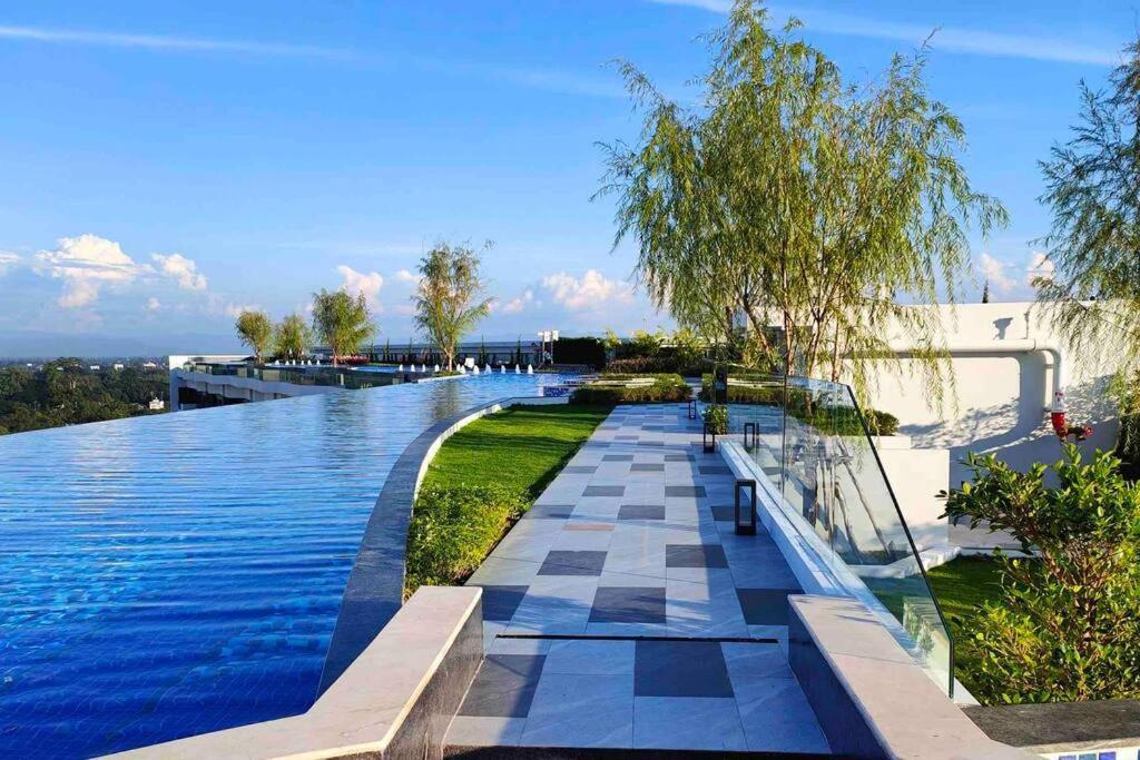 New & Cozy 2 Bedroom @ The Astra Sky River Chiang Mai Exterior photo